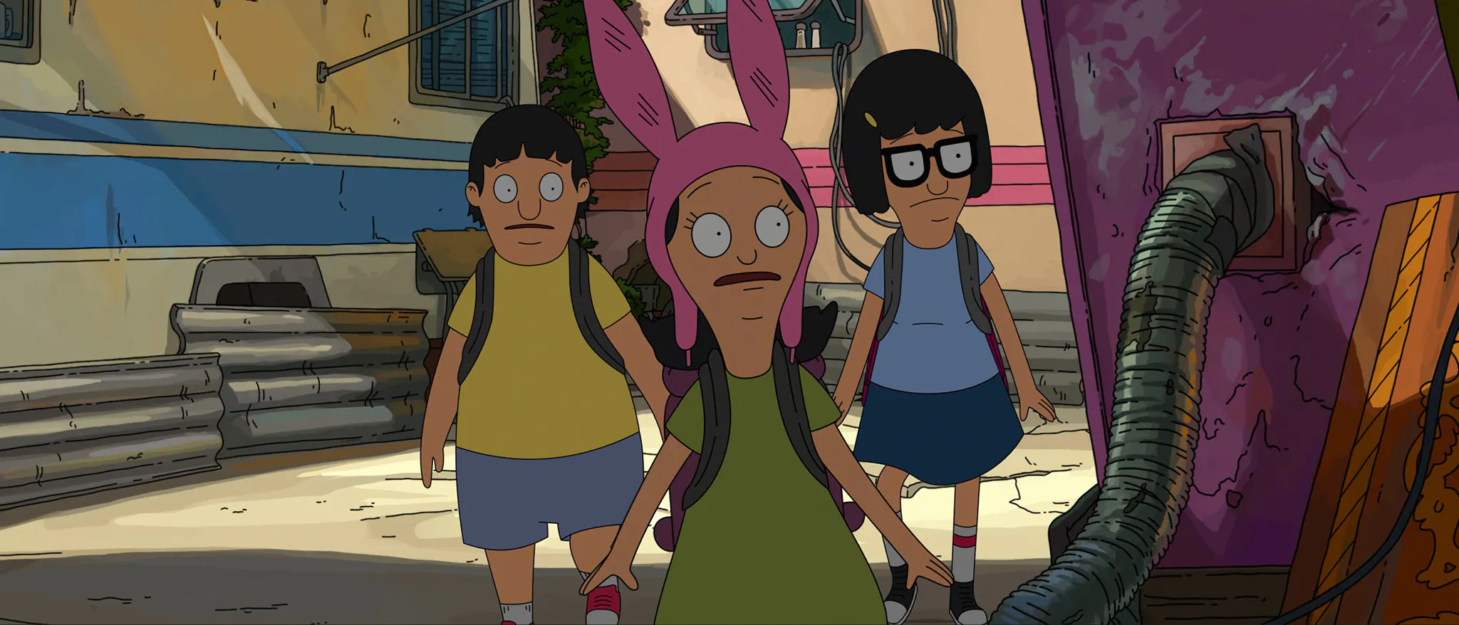 bobs burgers - Is Louise Belcher ever depicted without her hat